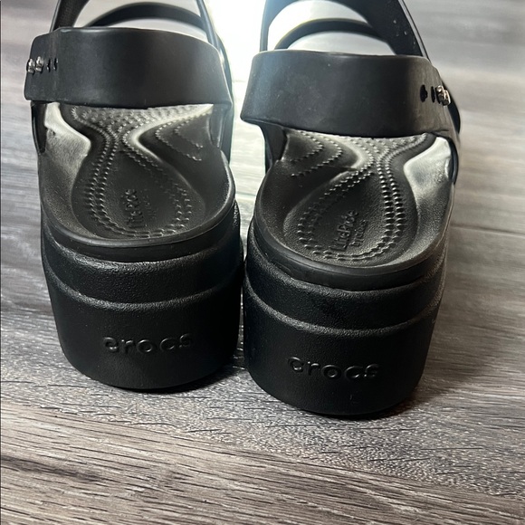 CROCS Brooklyn Low Wedge Sandals - Picture 2 of 4